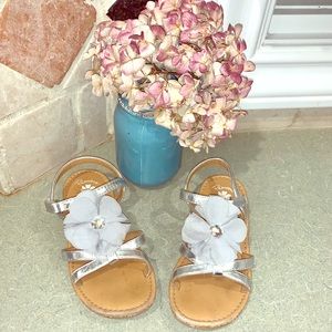 Toddler girls size 12 silver flower sandals
